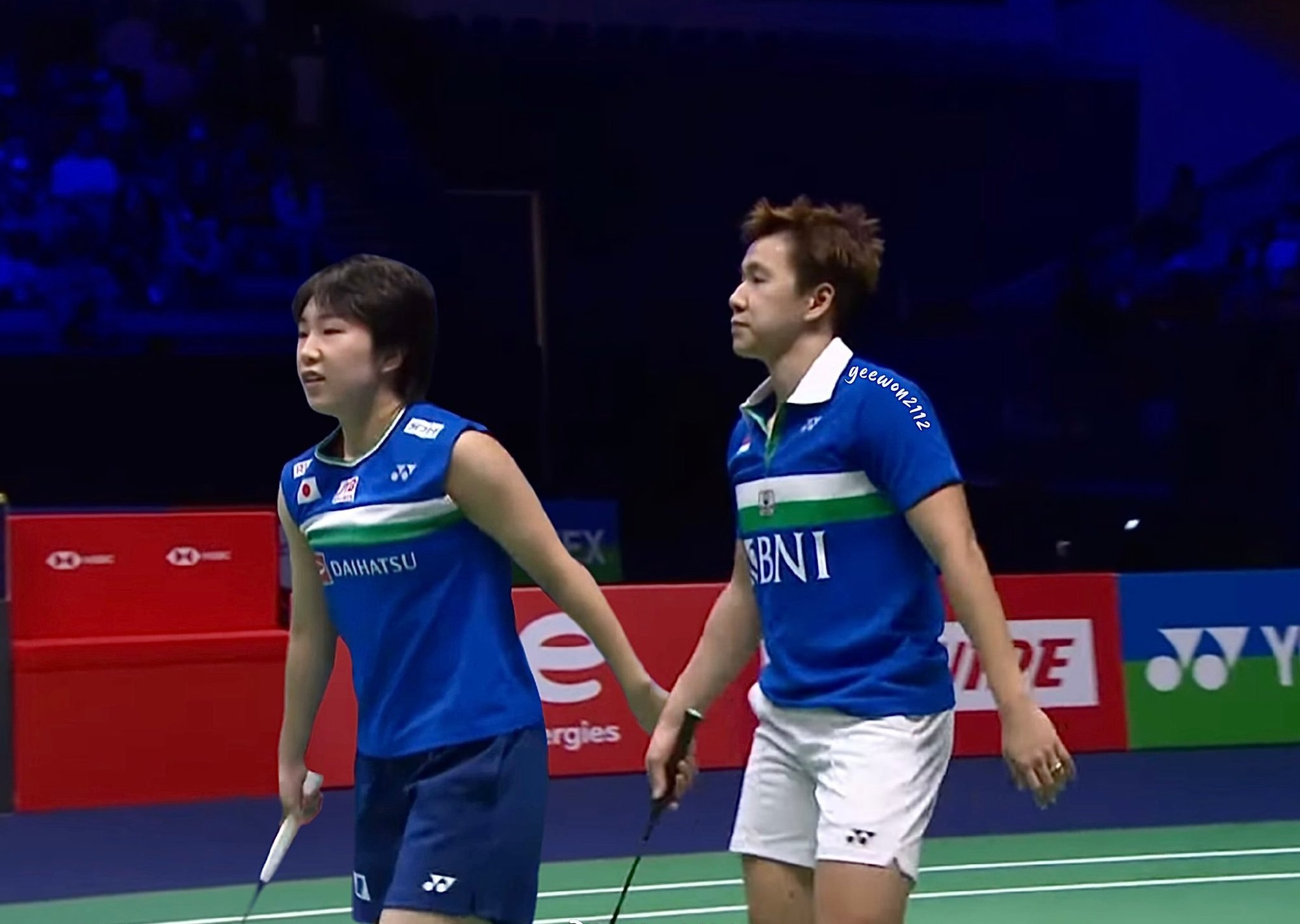 后者在边中 后者在边中