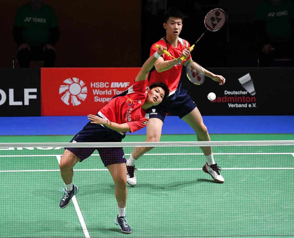 二点由后腰 二点由后腰